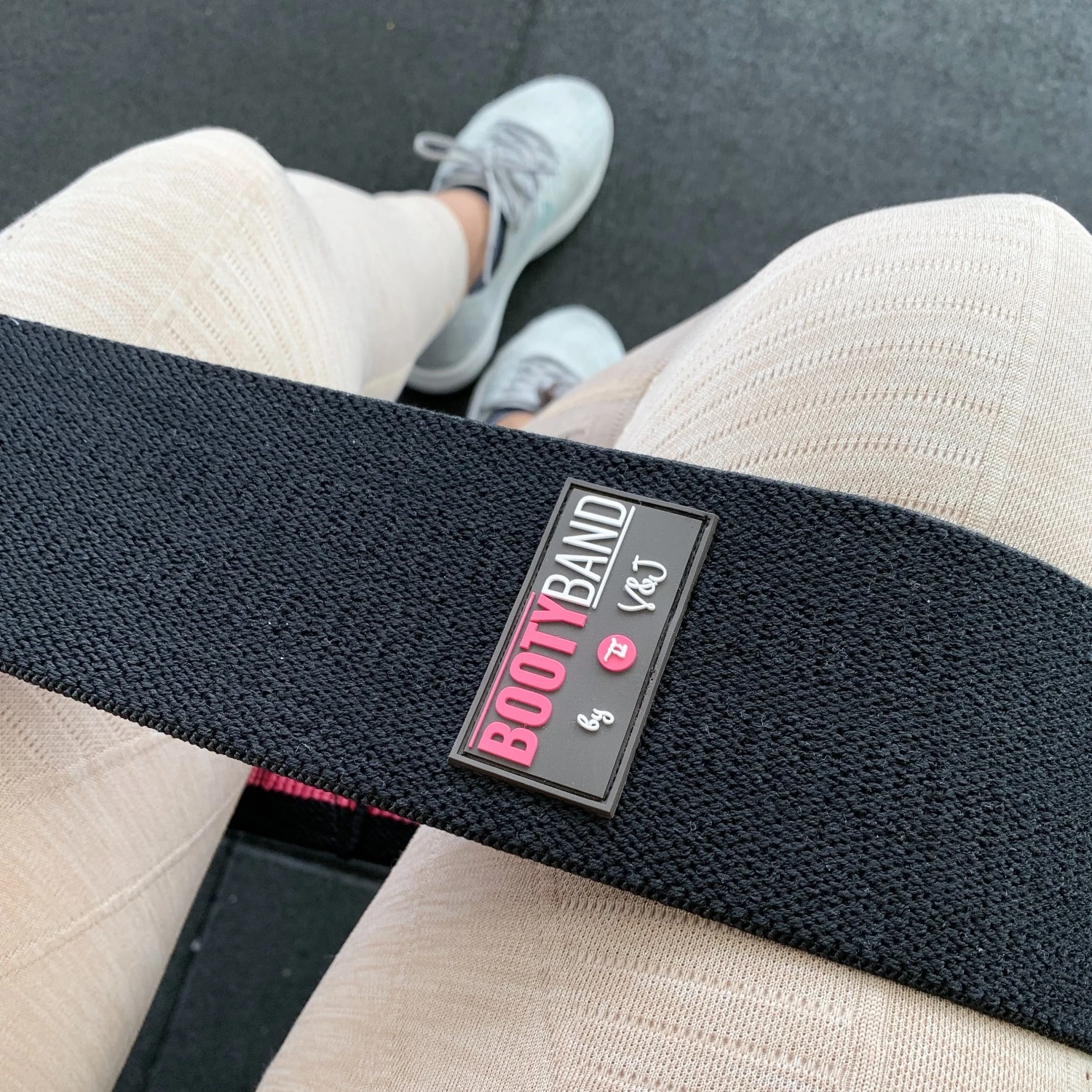 Guma na cvičení - Color Black Booty Band® by V&J + E-book Booty Guide
